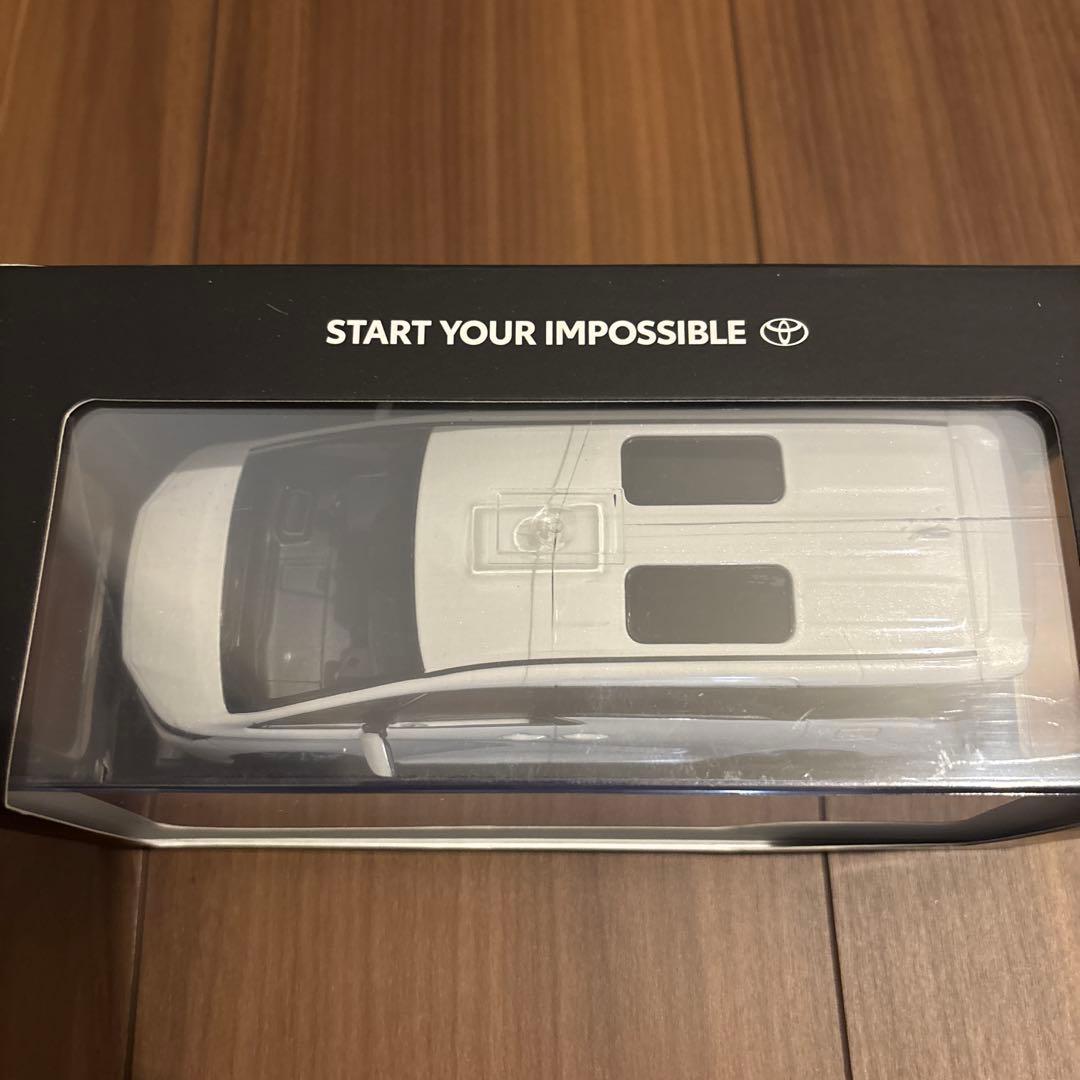 非売品】トヨタ ヴェルファイア プラチナホワイトパール 1/30 ミニカー