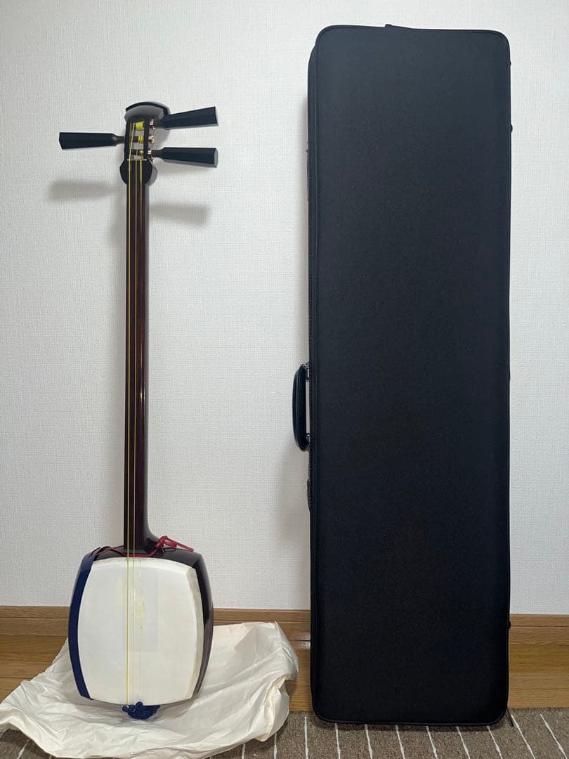 値下げしました。 津軽三味線 紅木 本鼈甲撥 超軽量ケース付き