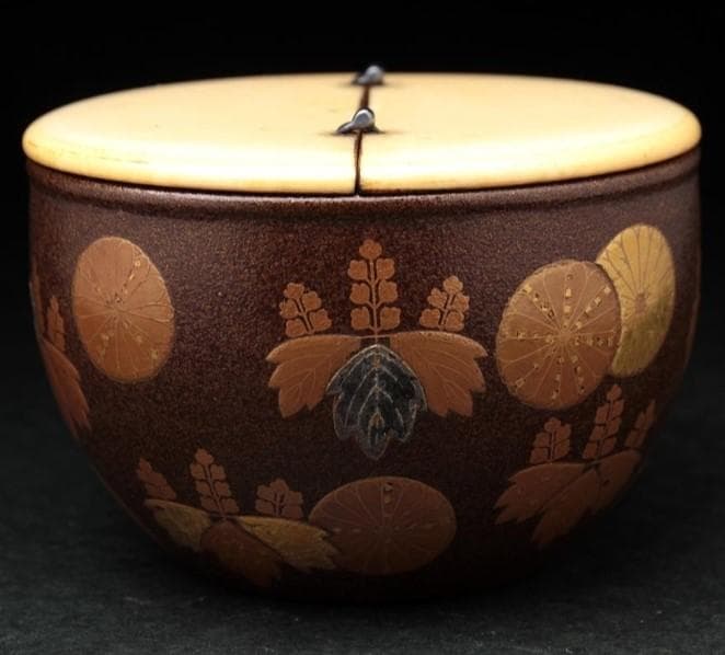 【安土桃山】◆『豊臣家伝来 菊/五七桐紋金銀蒔絵大海形 牙割蓋薄茶入』◆