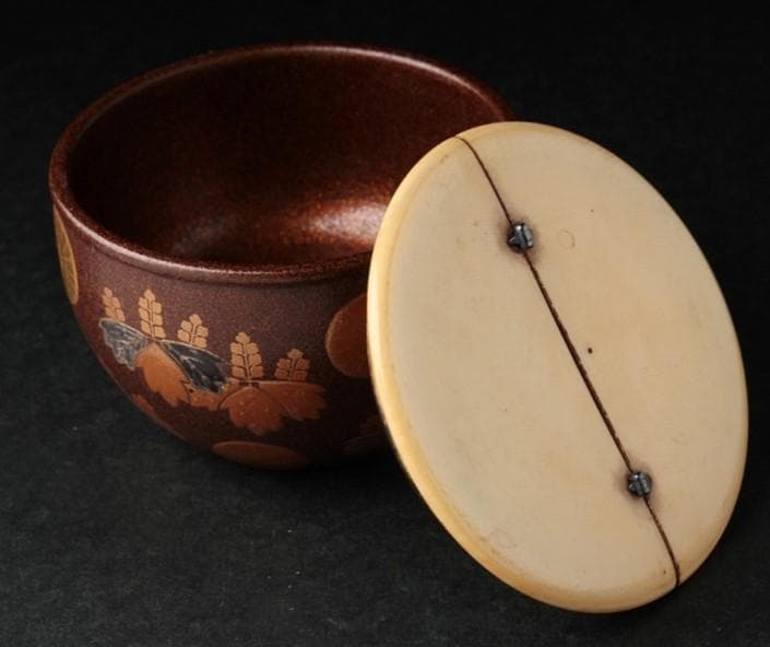 【安土桃山】◆『豊臣家伝来 菊/五七桐紋金銀蒔絵大海形 牙割蓋薄茶入』◆