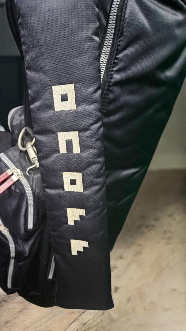 送料無料/美品　onoff ゴルフバッグ・キャディバッグ ブラック