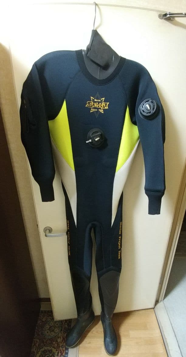 ダイビングドライスーツ