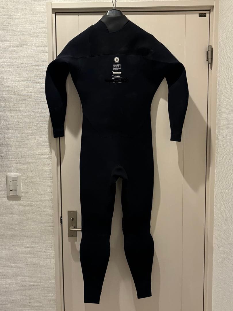 ボルコム　ウェットスーツ　使用回数5回程度　カラーネイビー　Mサイズ相当　国産