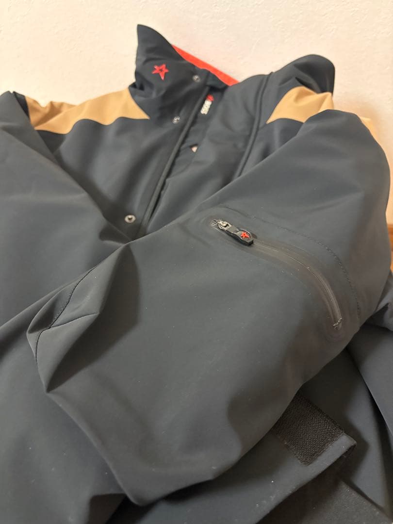 希少完売品BOSS PERFECT MOMENT スノーボードウェア S 国内M