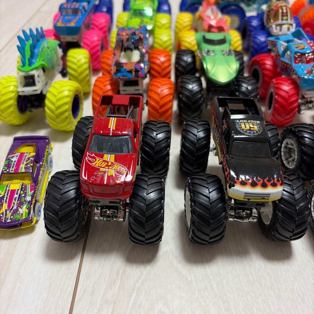 モンスタートラック　Hot Wheels セット
