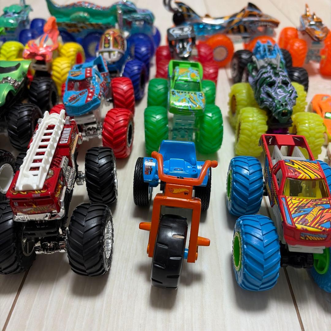 モンスタートラック　Hot Wheels セット