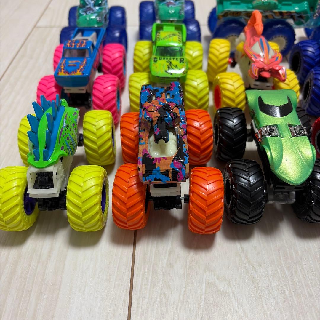 モンスタートラック　Hot Wheels セット