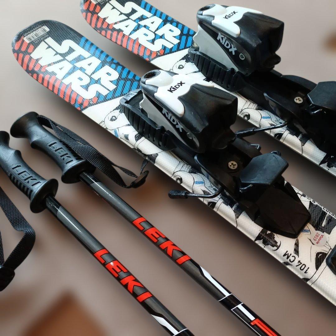 ROSSIGNOL ロシニョール ジュニアスキーセット ヘルメット付き。