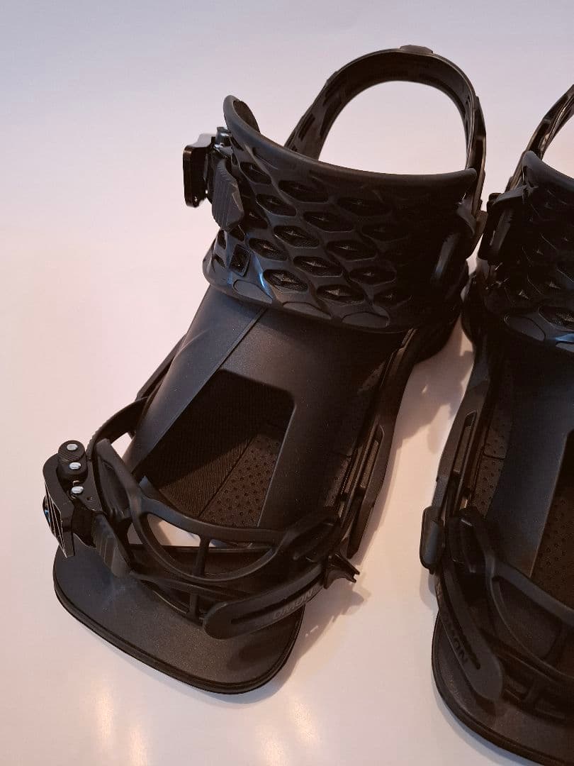 るー　SALOMON HOLOGRAM ほぼ新品