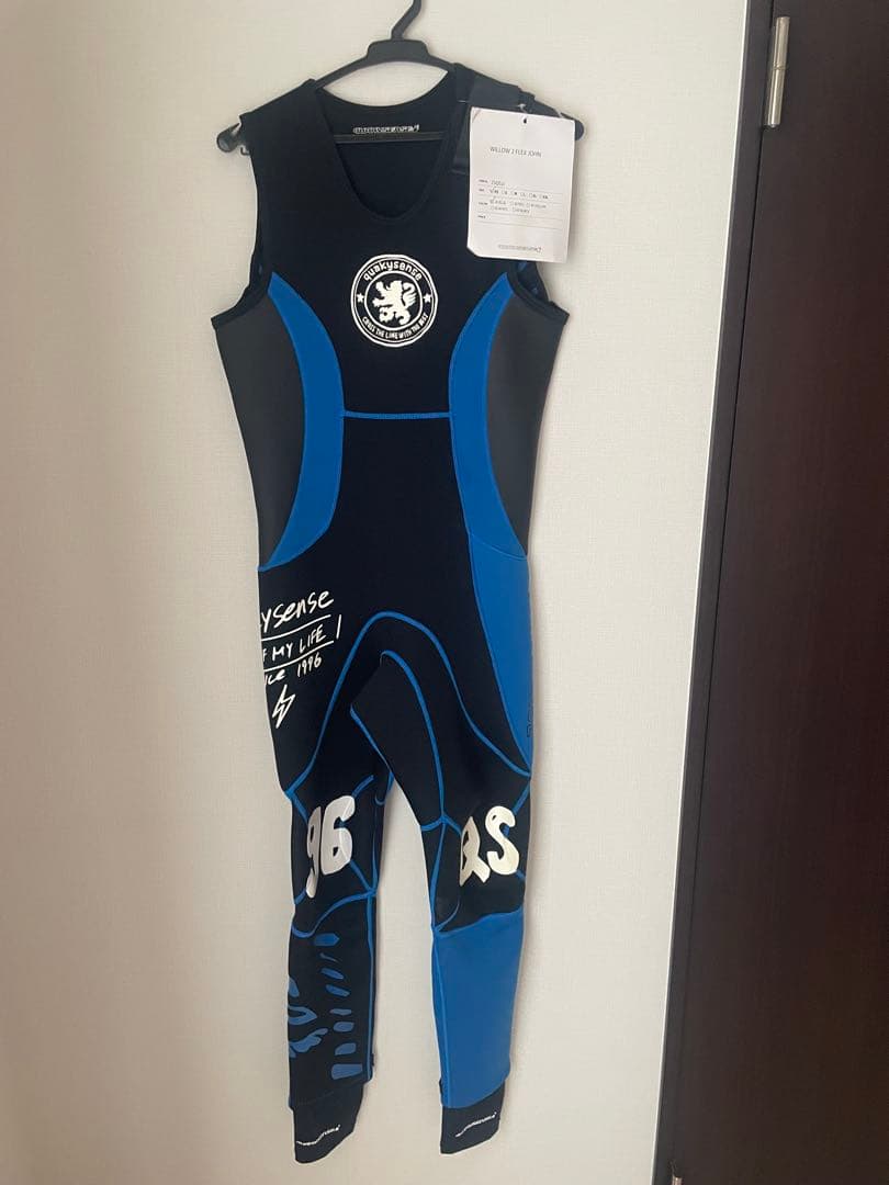 新品　ウェットスーツ　XS クエーキーセンス