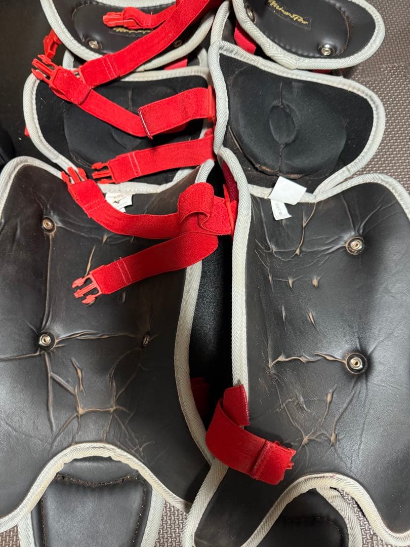 ミズノプロ　キャッチャー防具　キャッチャー　キャッチャーレガース 赤