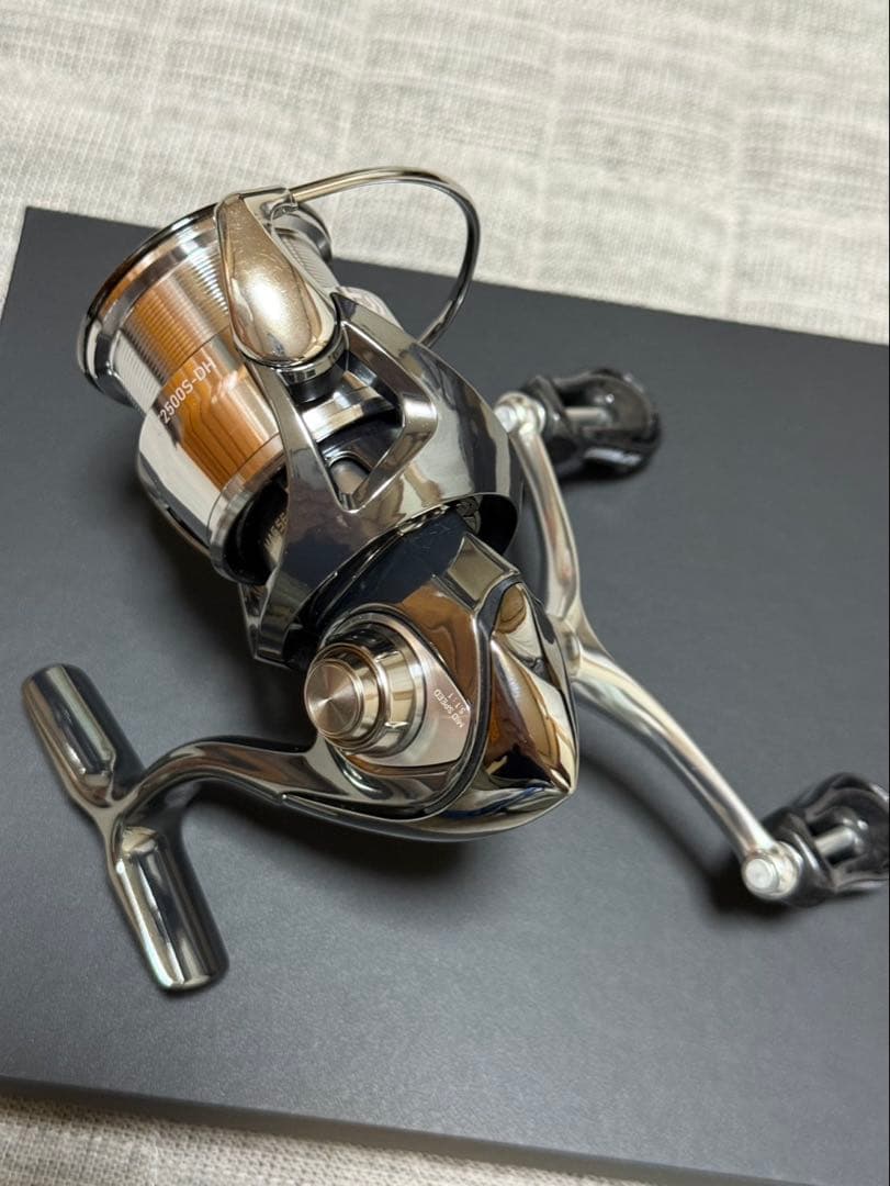 【美品】ダイワ 22 イグジスト LT2500S-DH SLPノブ EXIST