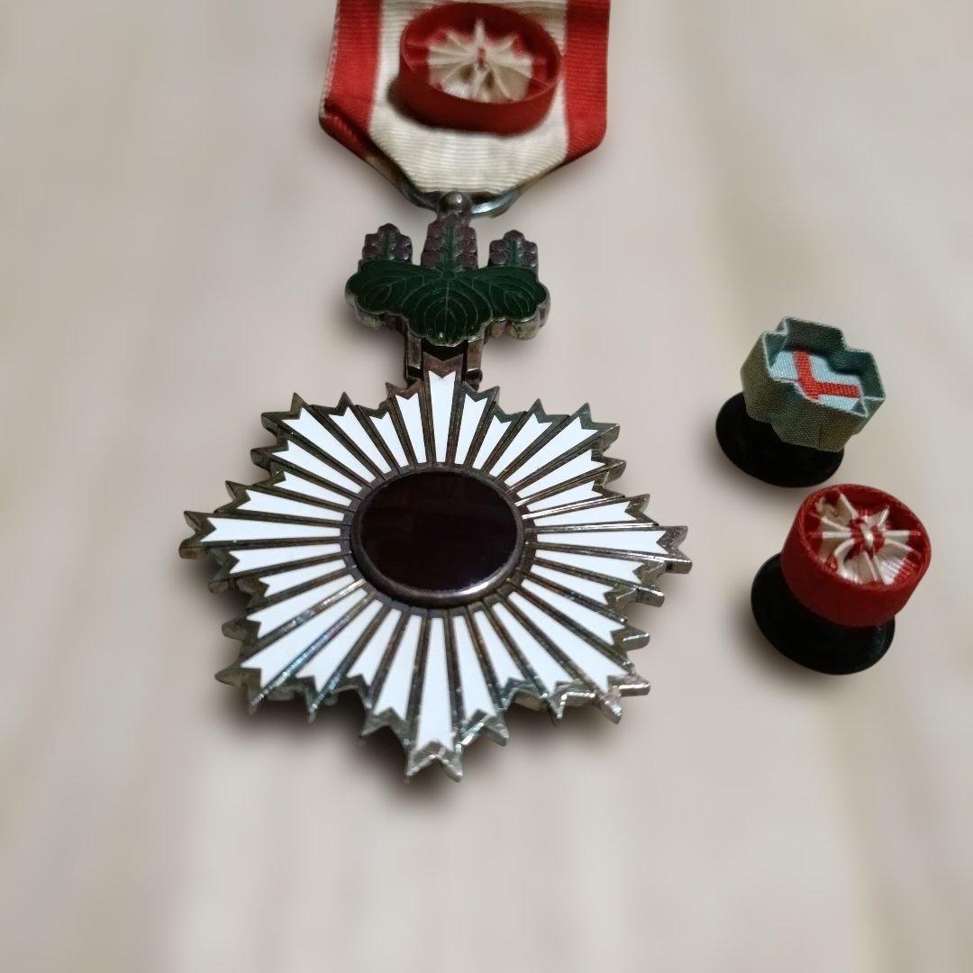 勲四等旭日小綬章・勲章