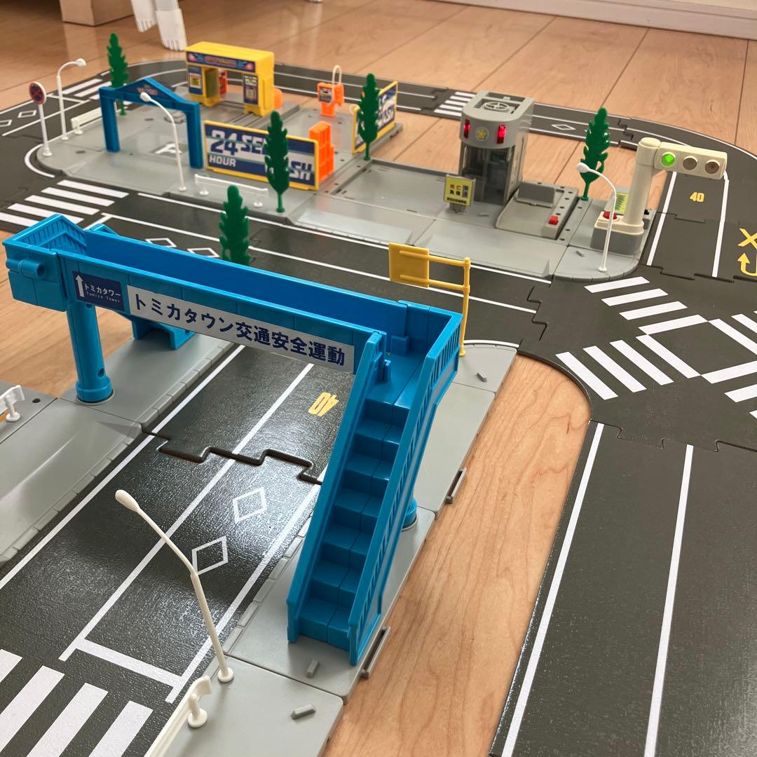 トミカタウン 洗車場 交番 駐車場 信号機×2 歩道橋 つながる道路