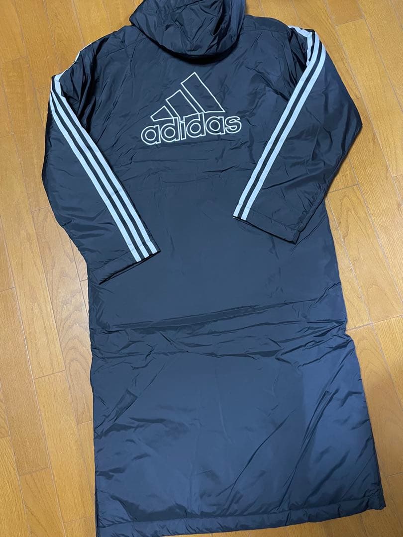 新品 Mサイズ アディダス adidas ブラック ベンチコート サッカー 防寒