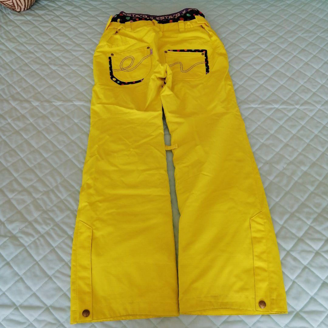 スノボーやスキーウエアーのパンツです。ご購入ください。
