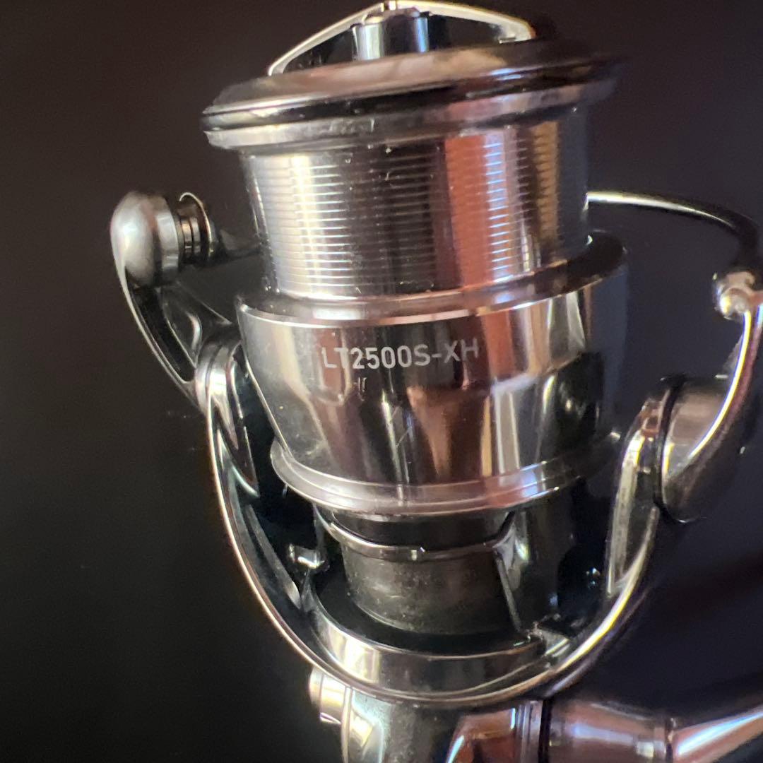 DAIWA EXIST2500S-XH フィッシングリール メタリックシルバー