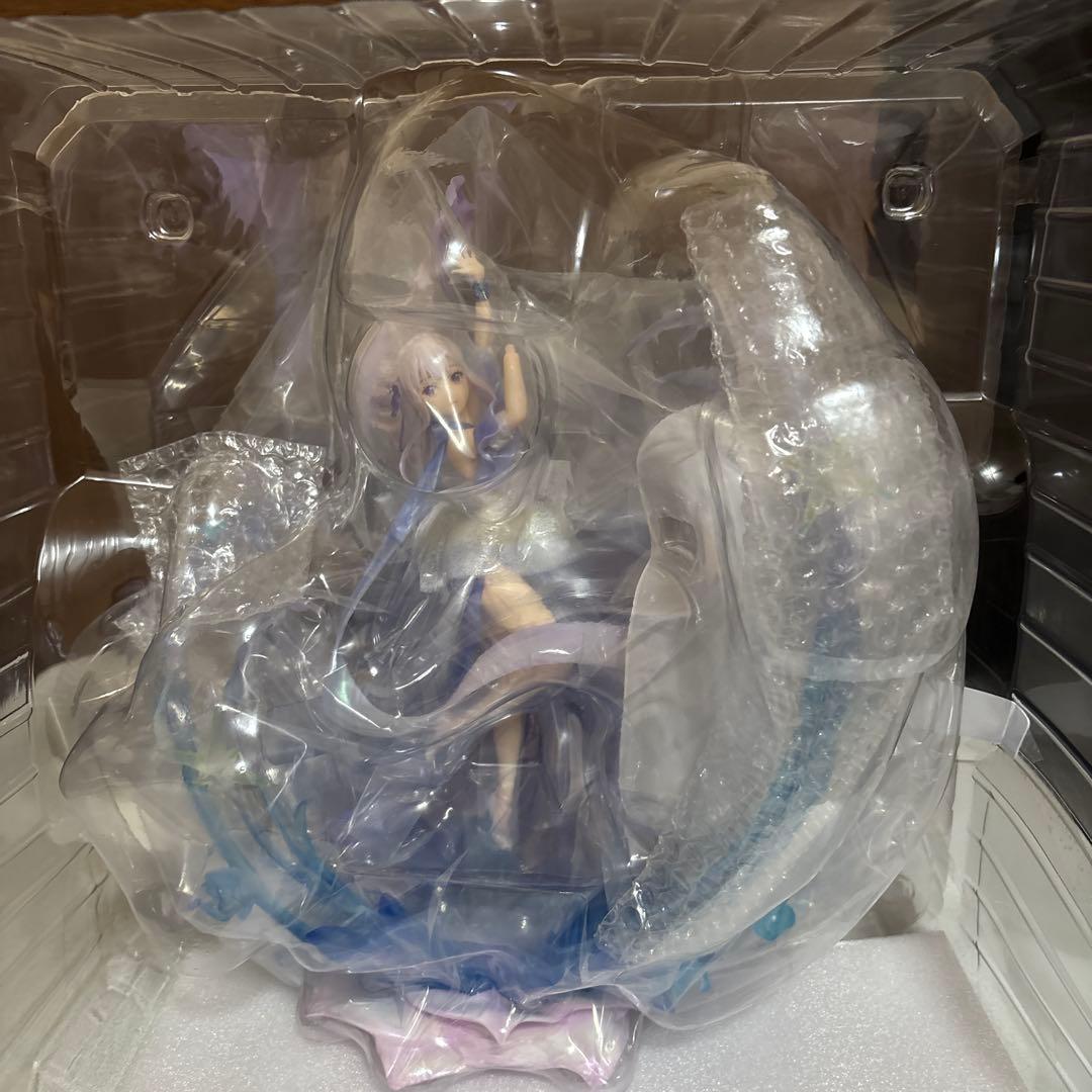 渋谷スクランブルフィギュア　氷結のエミリア