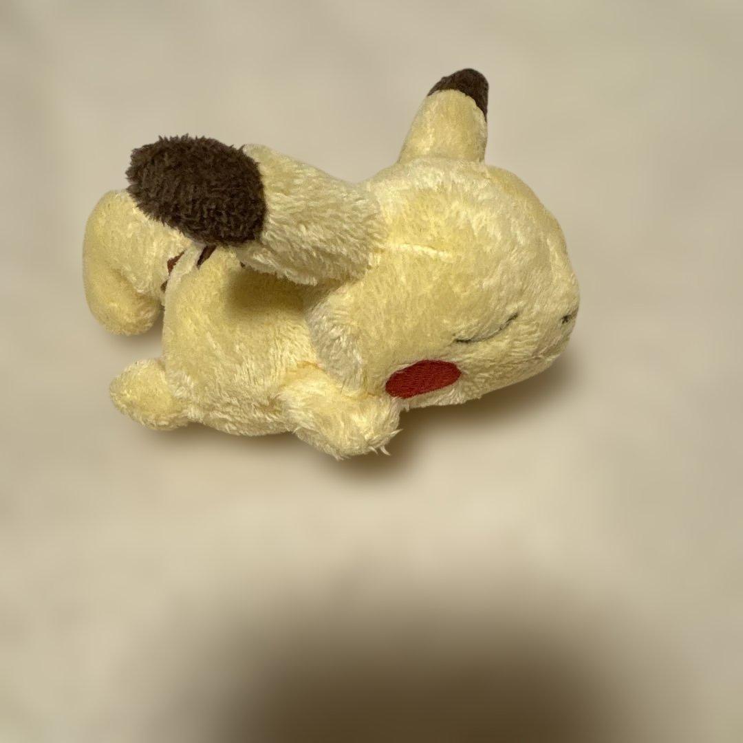 ポケモンのおねむりピカチュウ マスコットぬいぐるみ
