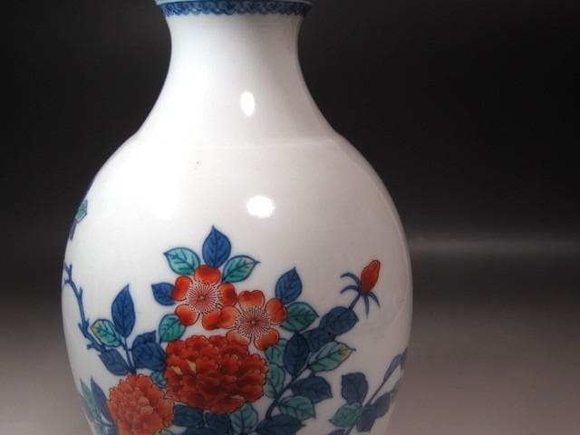 ★　13代　今右衛門　錦花瓶　コントラストの美しい一品です★x385