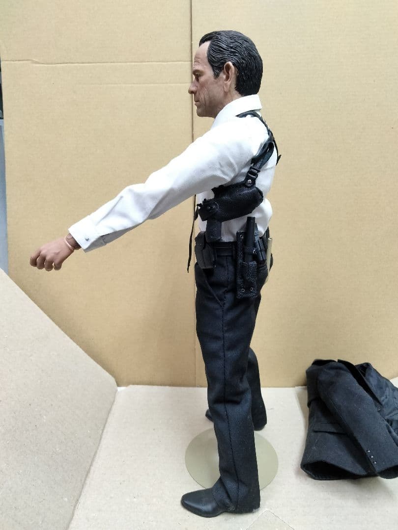 1/6 フィギュア　トミーリー・ジョーンズ　連邦保安官　追跡者