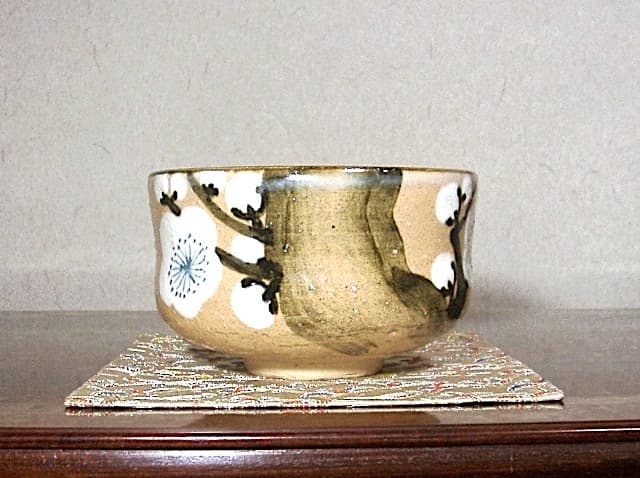 九谷焼　矢口永寿（初代）作　乾山意　梅　無傷　箱合　保証。