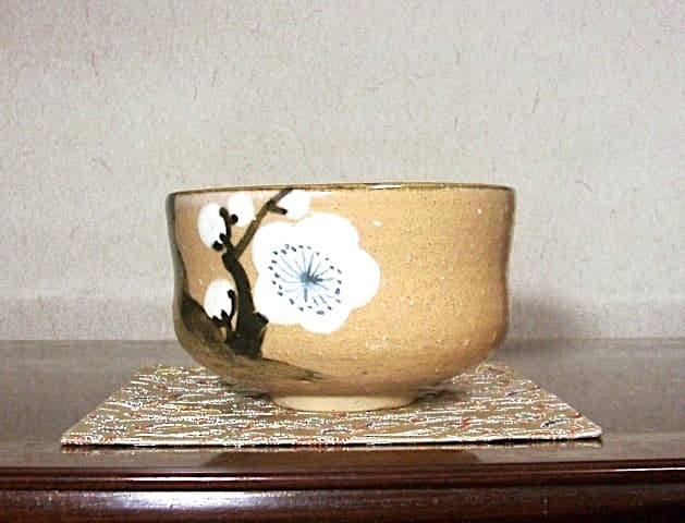 九谷焼　矢口永寿（初代）作　乾山意　梅　無傷　箱合　保証。