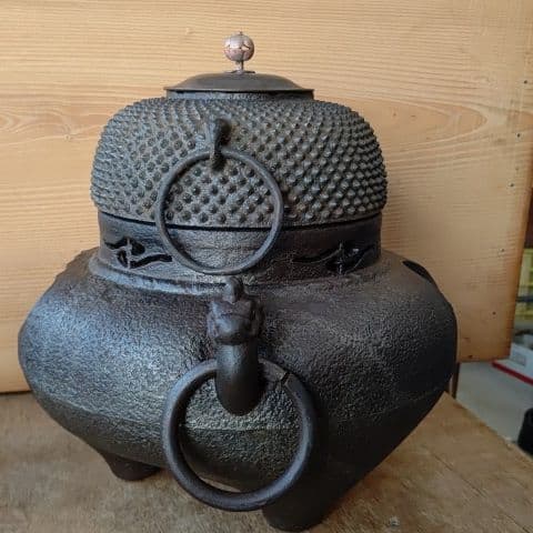 風炉、アラレ茶釜