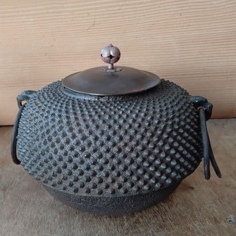 風炉、アラレ茶釜