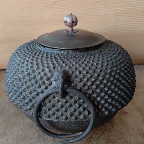 風炉、アラレ茶釜