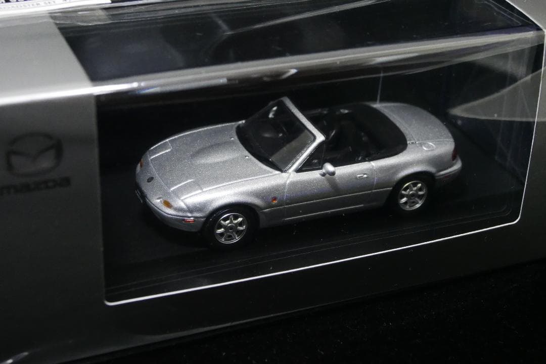 ユーノスロードスター 1/43モデルカー シルバー（マツダコレクション）