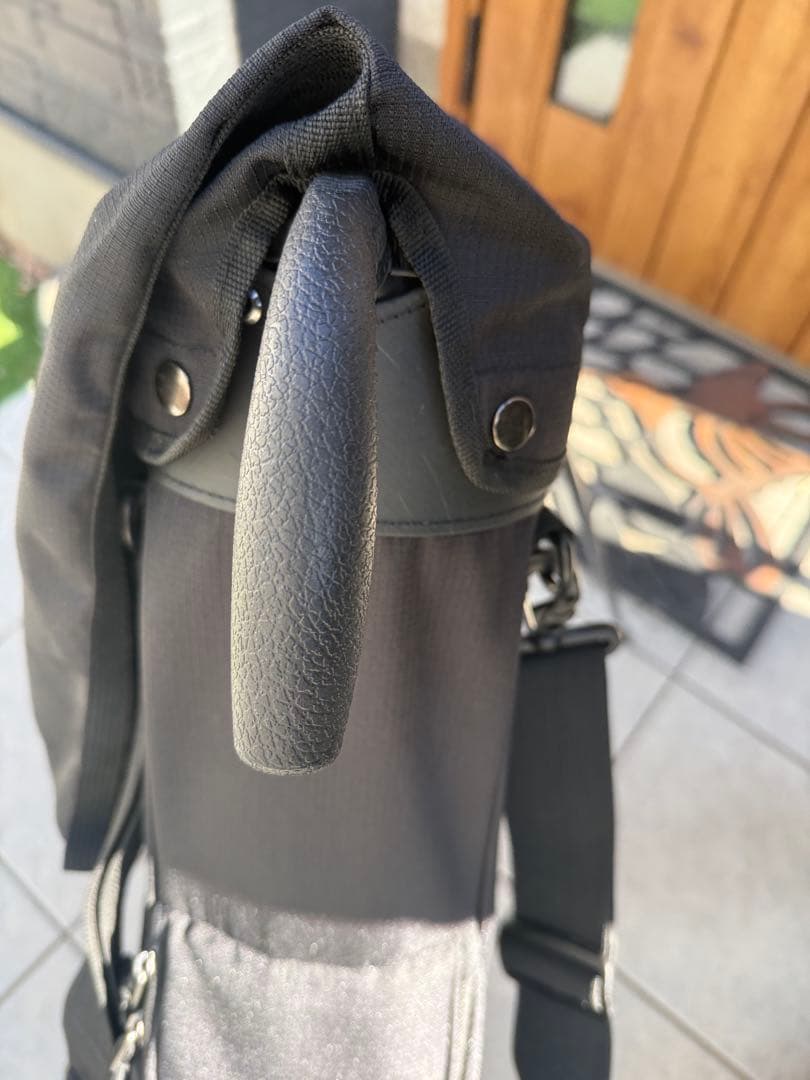 黒のゴルフバッグ・キャディバッグ