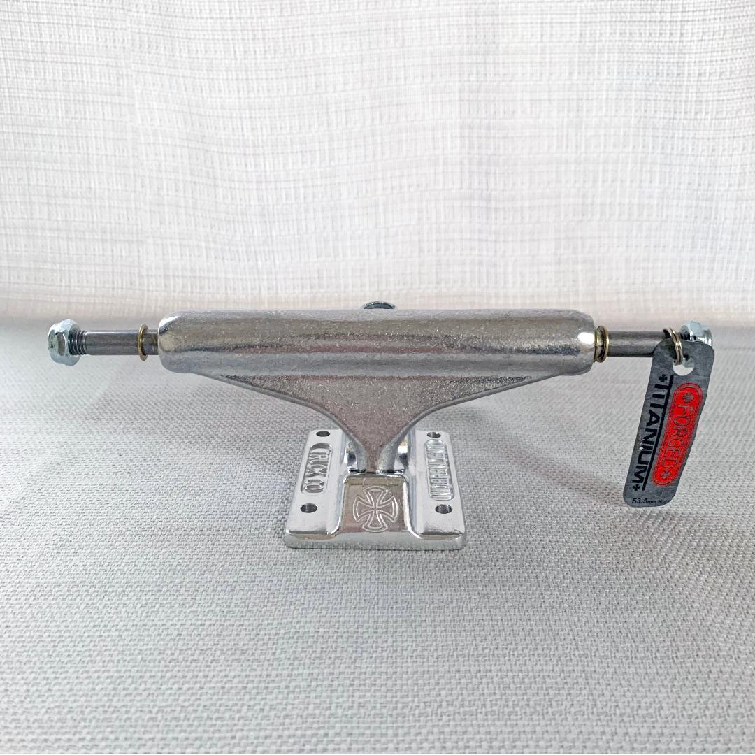 インディペンデント　129mm　スケボー 　トラック　新品未使用