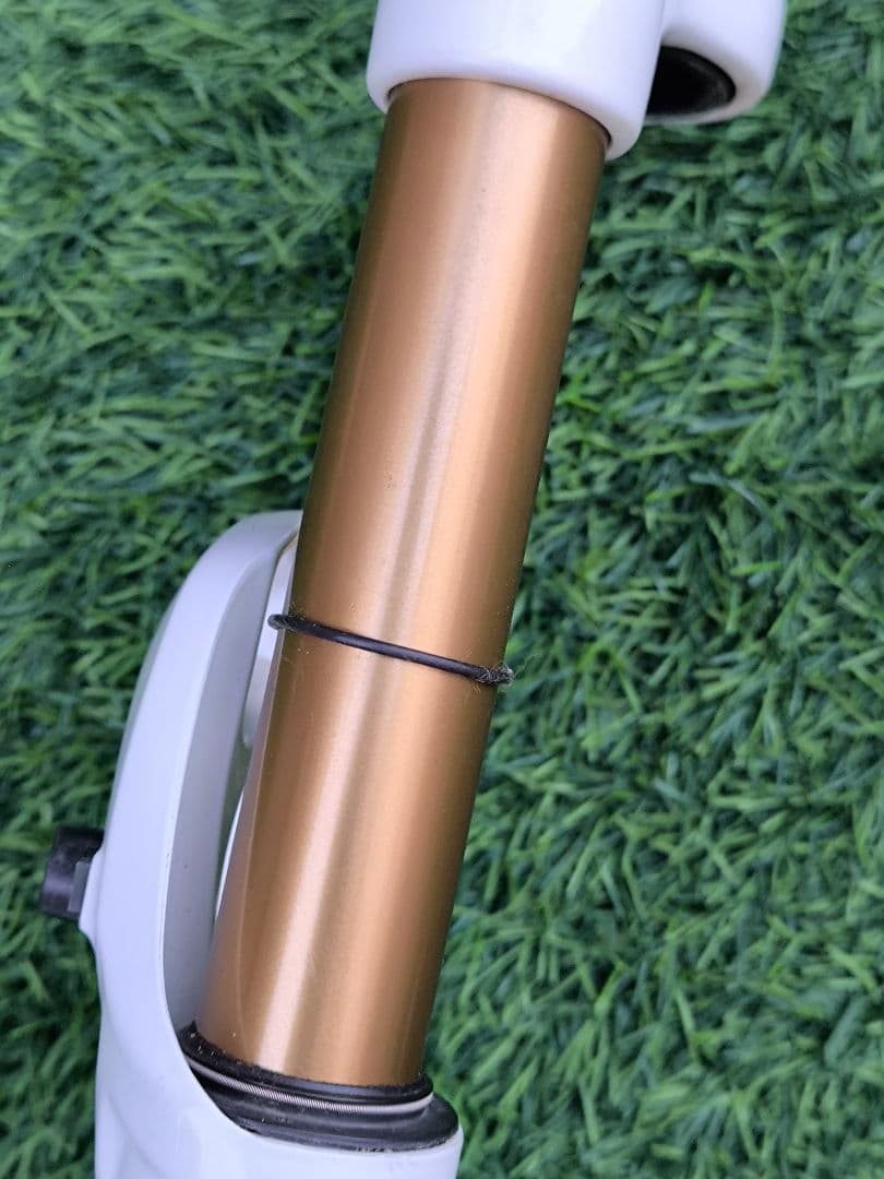 FOX エアサスペンションフォーク F-Series