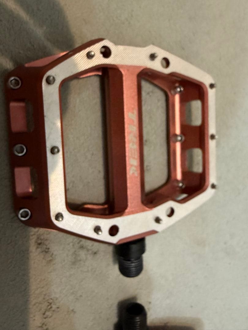 Trekトレック ライン プロ フラットペダル