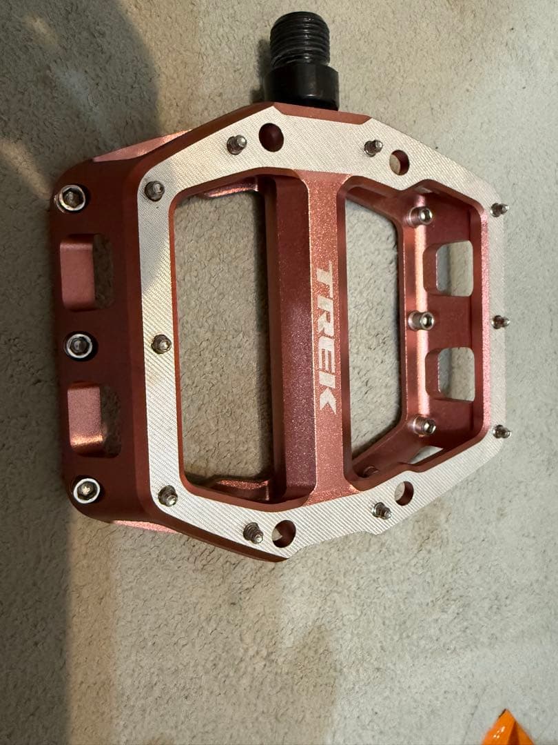 Trekトレック ライン プロ フラットペダル