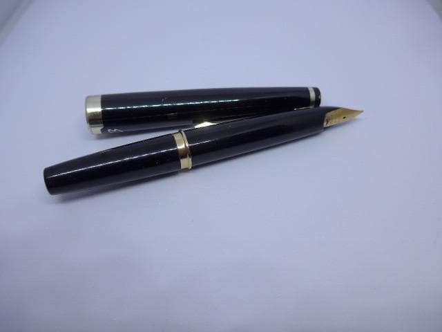 初期のパイロット　エリート　18K ペン先です