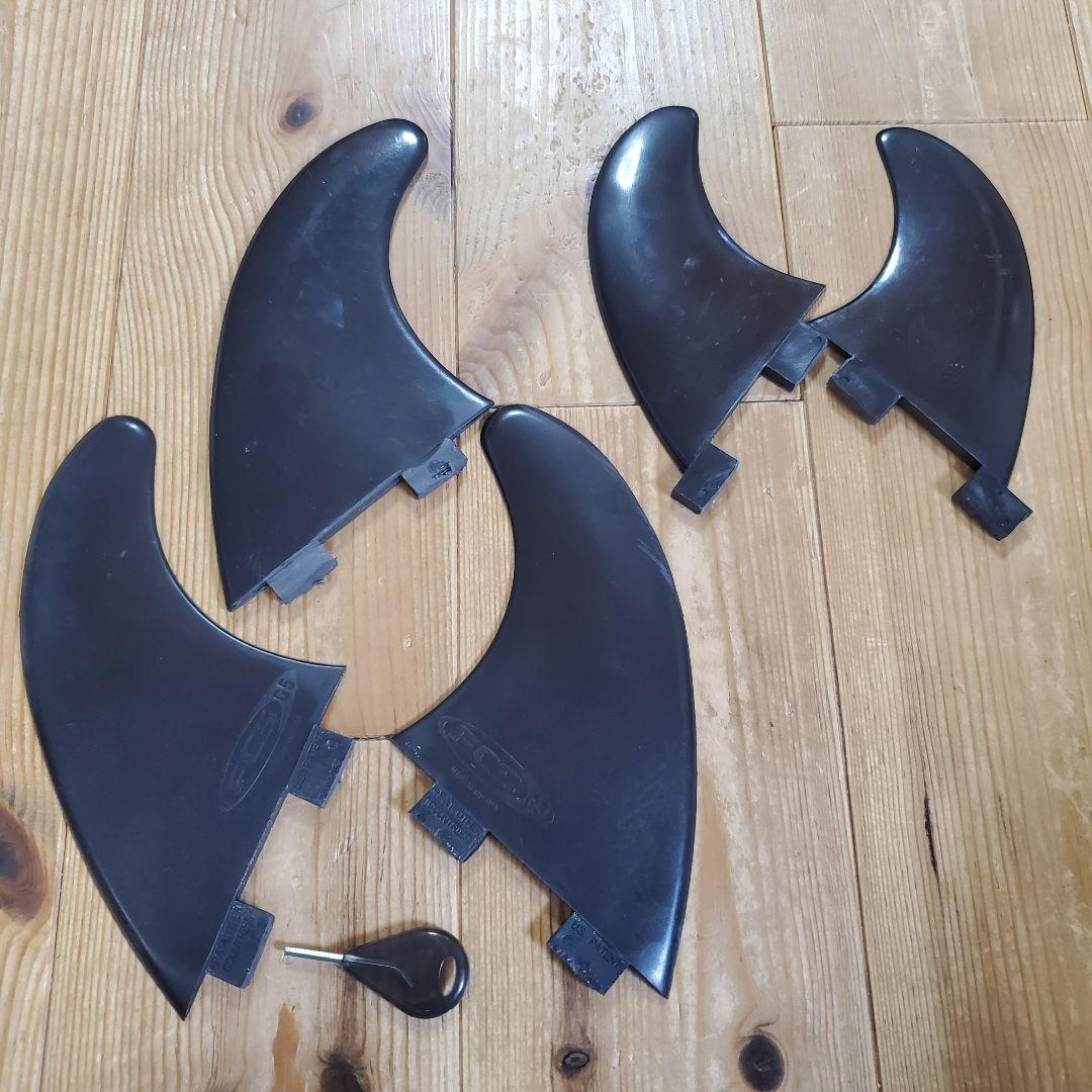 R5MOVES　サーフボード　ショートボード　サーフィン　リーシュ　クワッド