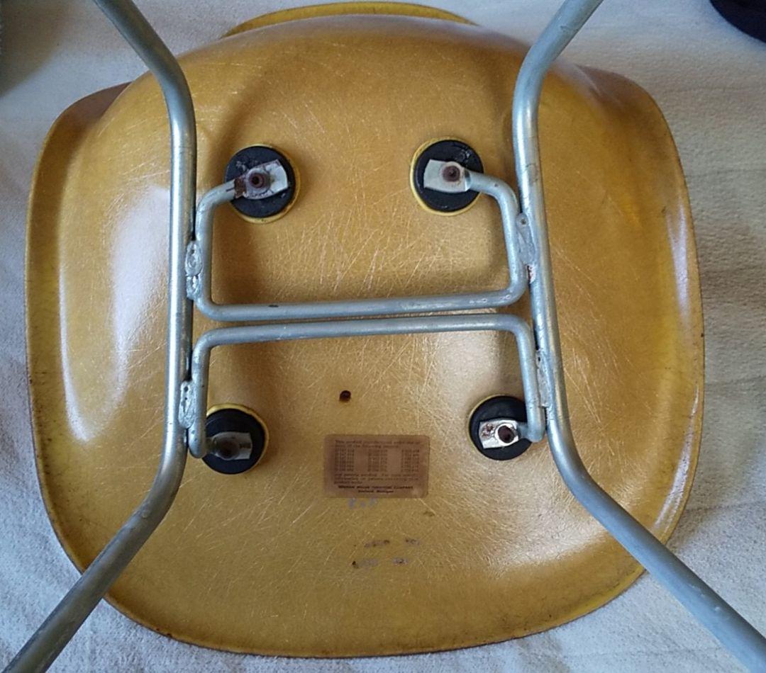 イームズチェア イエロープラスチックシェルチェア