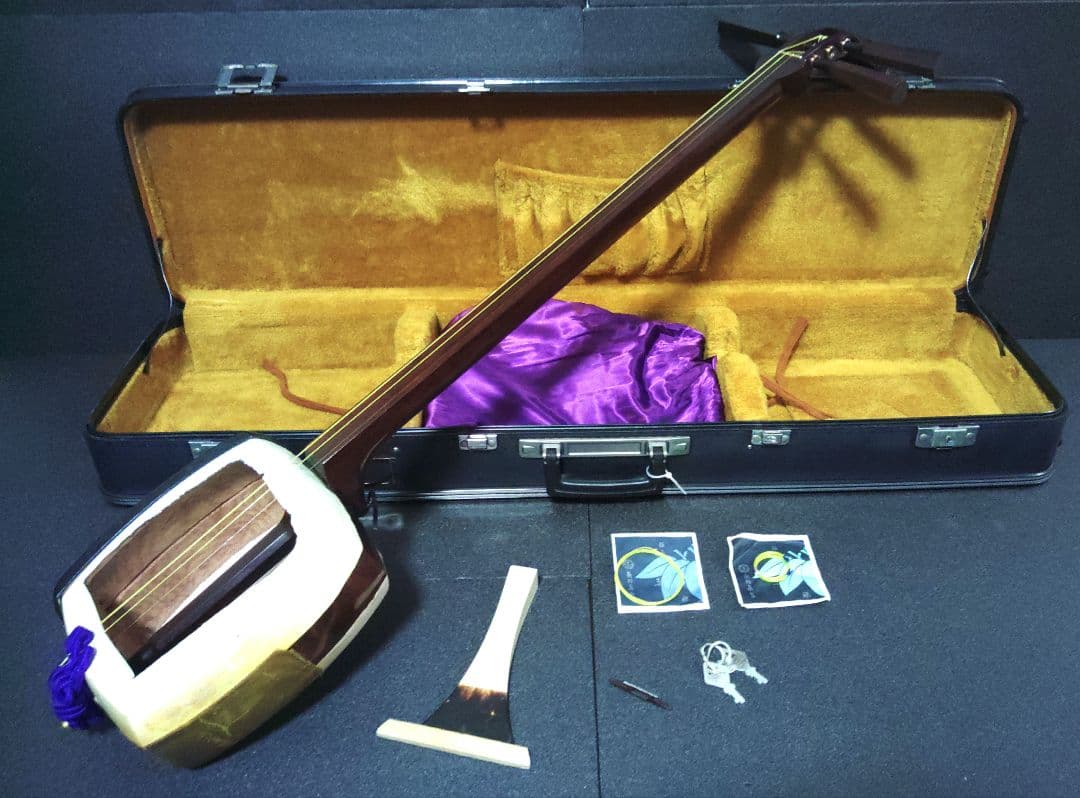 津軽三味線　太棹　東さわり　ハードケース　鍵付き【皮破れ】