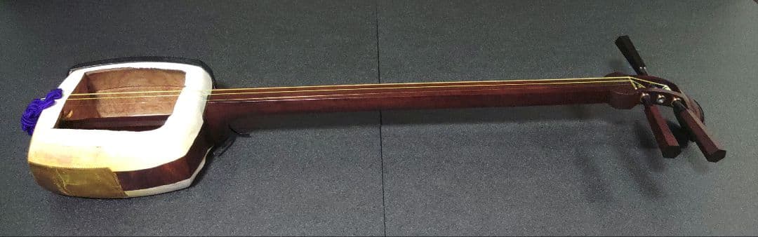 津軽三味線　太棹　東さわり　ハードケース　鍵付き【皮破れ】