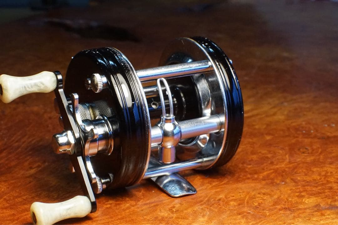 ABU アンバサダー 5000C 4スクリュー メンテ済 フレーム修正済