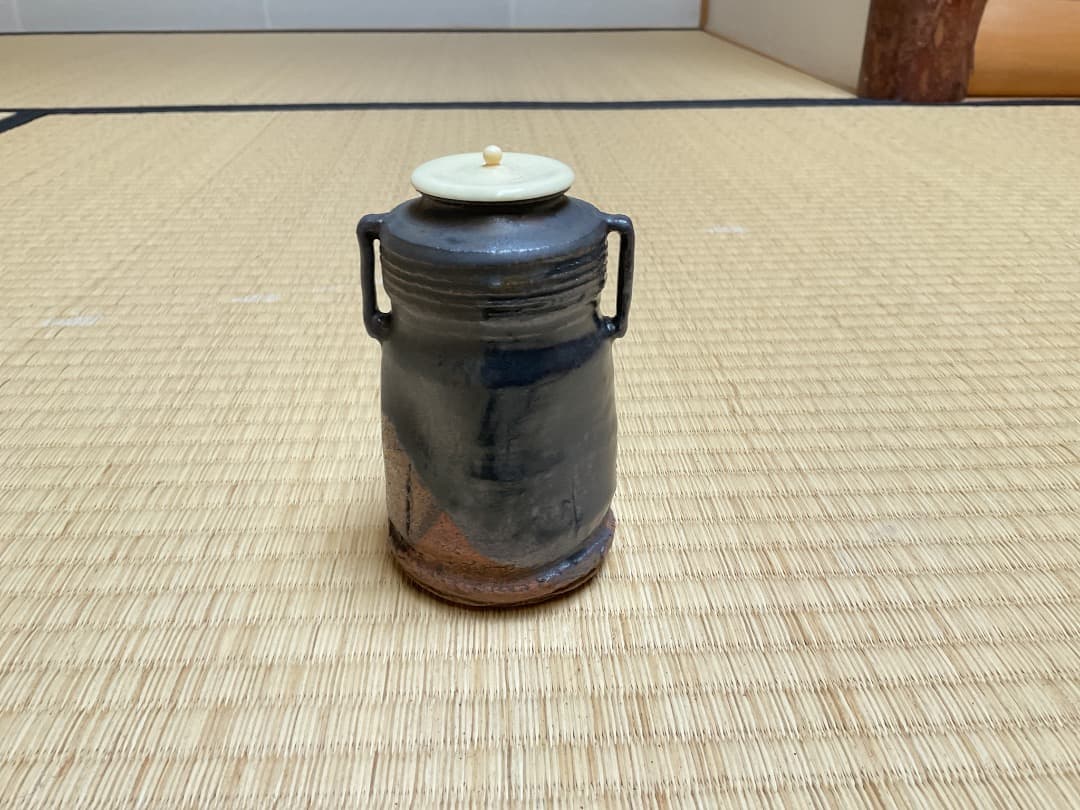 堀内宗完　瀬戸耳付茶入「千年翠」043