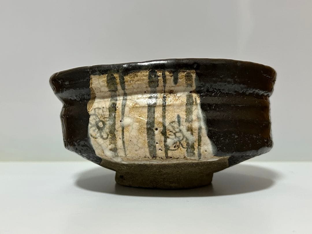 江戸時代頃　黒織部　花文　沓茶碗　箱付　茶道具　古陶
