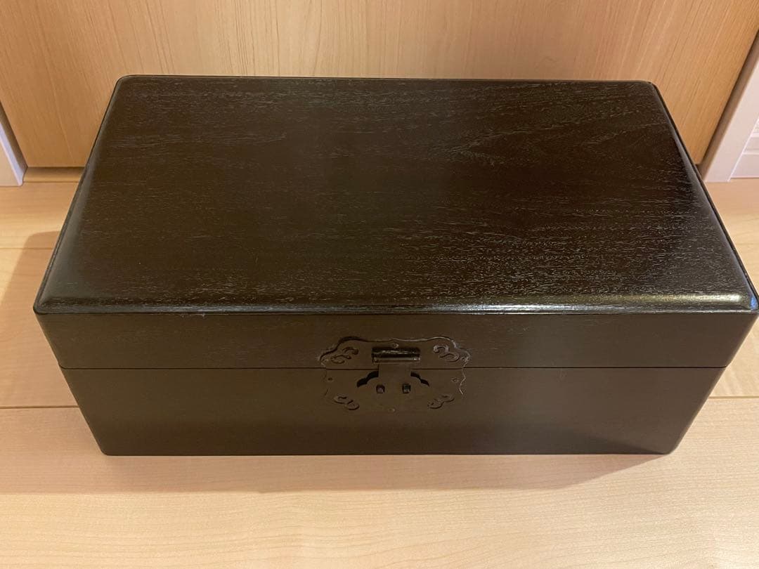 鑲箱擺件 高級感のある黒い木製の置物箱