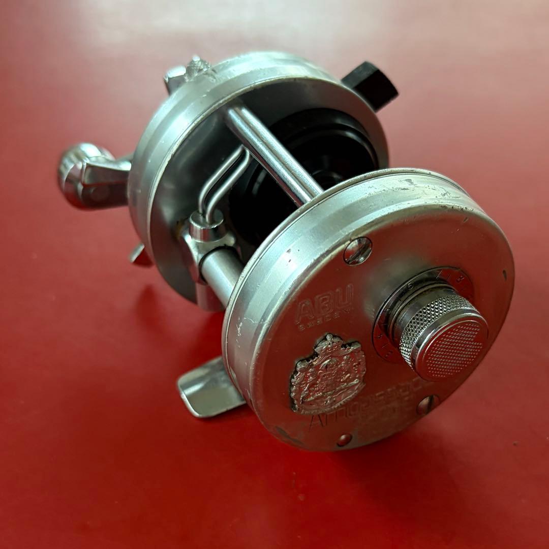 う*ゃ様 ABU2500C シルバー ベイトリール 金属製