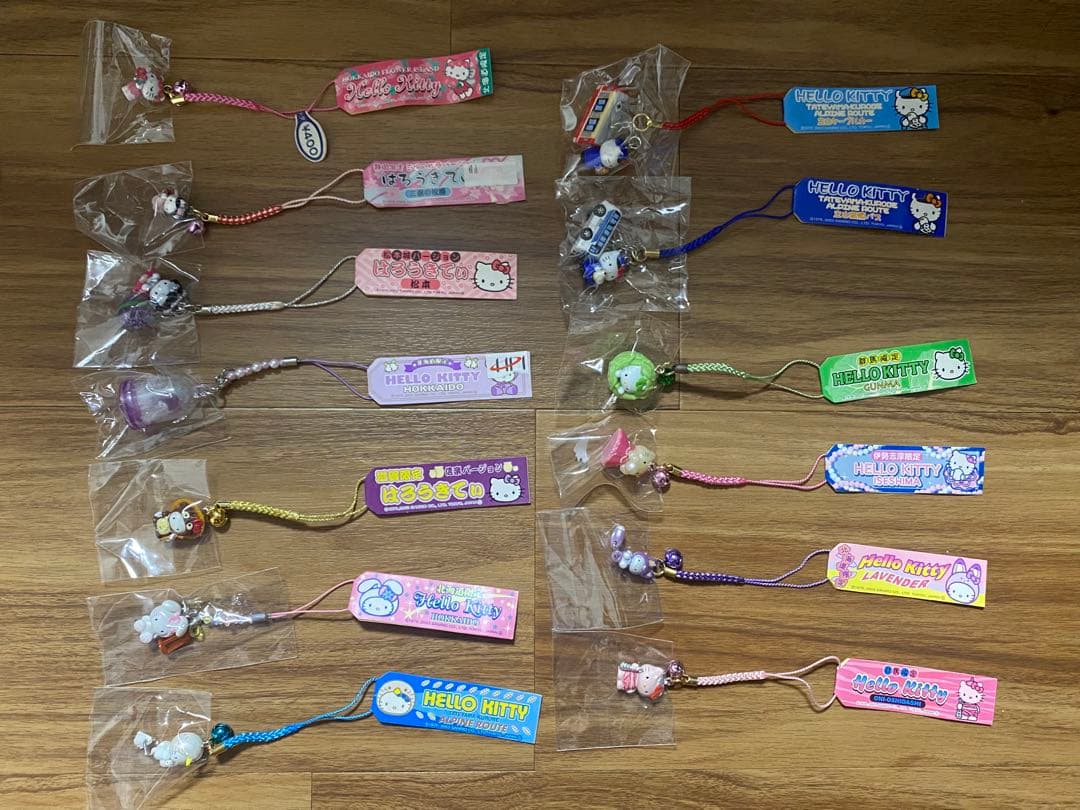 サンリオ ハローキティ ご当地キティ 根付けストラップ他タグ付き85個まとめ売り