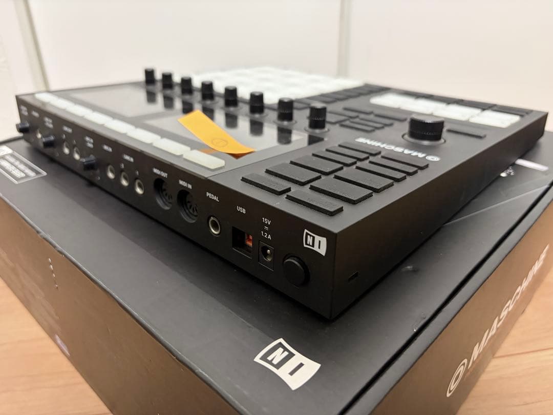 ①Native Instruments MASCHINE Mk3 ライセンス有