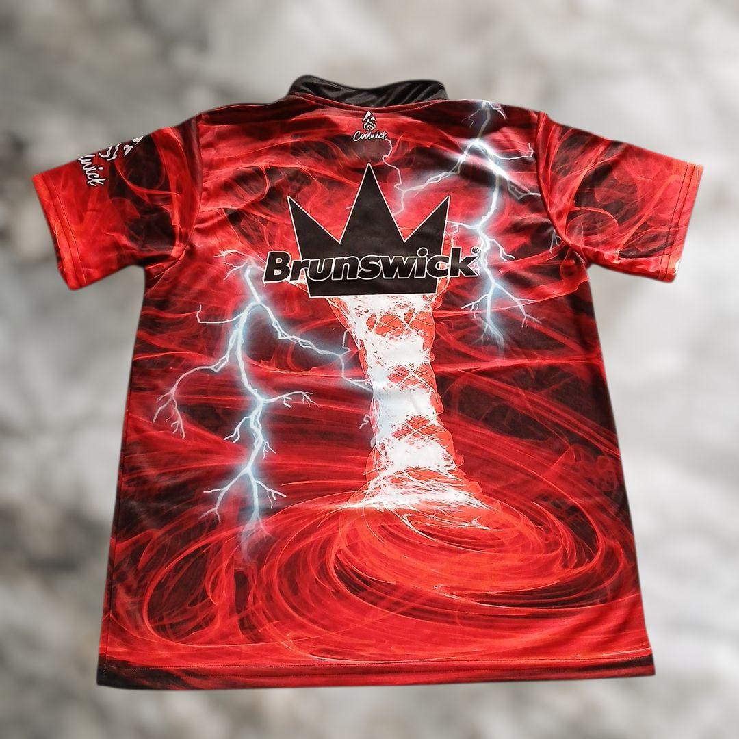 ✨日本未発売✨ブランズウィック　サイズM　 レッド　竜巻　USA製　ボウリング