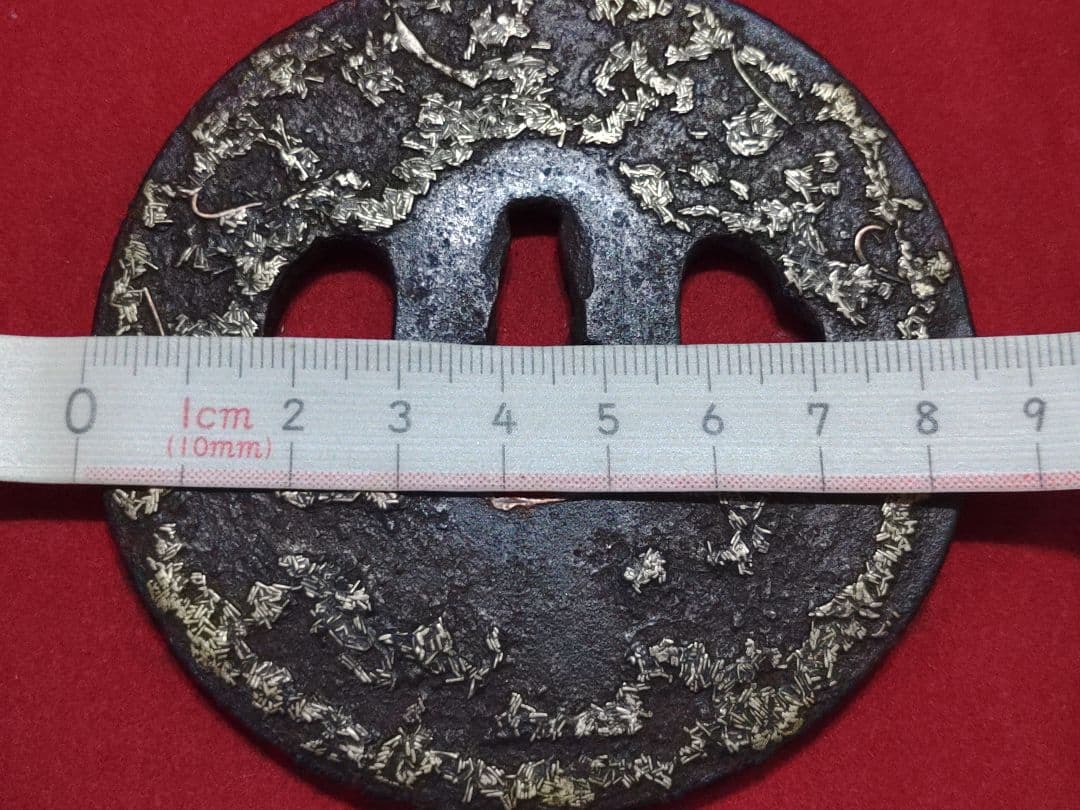 円形鍔　吹き寄せ象嵌　唐草模様　真鍮・銅象嵌　責金入　武具　ツバ　可愛い鍔　鉄製